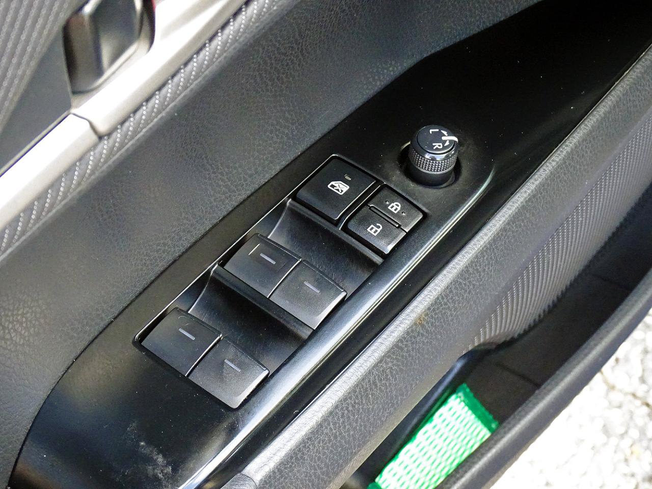 Used 2025 Toyota Camry SE w/ Convenience Package FWD image 17