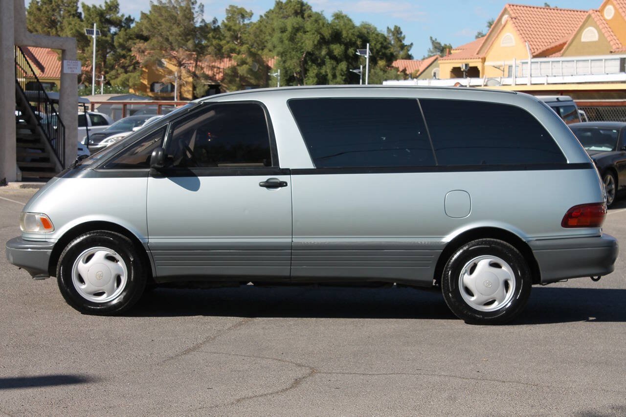 Used 1991 Toyota Previa LE RWD image 4