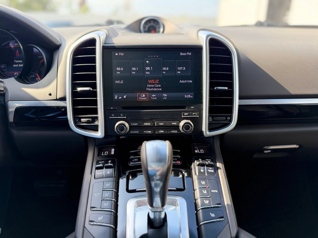 Used 2017 Porsche Cayenne AWD/4WD image 28