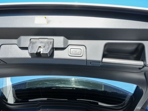 Used 2016 Land Rover Range Rover Evoque SE Premium image 24