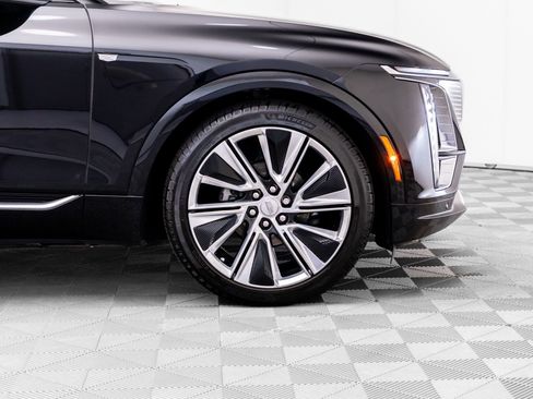Certified 2025 Cadillac Lyriq Luxury w/ LPO, Floor Liner Package AWD/4WD image 39