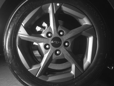 Used 2025 Kia K4 LXS image 15