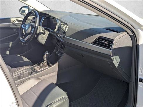 Used 2022 Volkswagen Jetta SE image 21