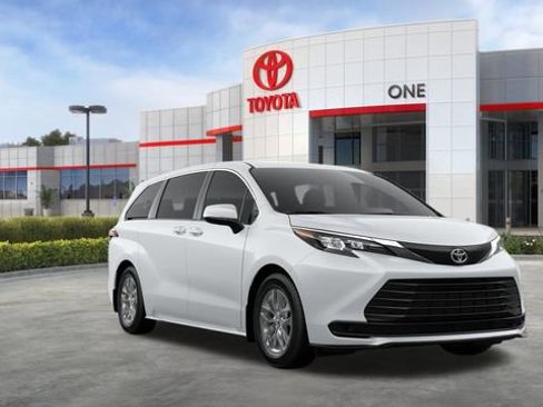 New 2026 Toyota Sienna LE FWD image 18