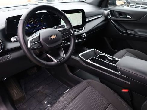 Used 2025 Chevrolet Equinox LT image 10