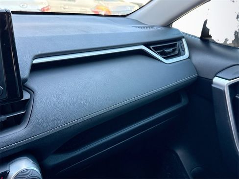 Used 2020 Toyota RAV4 LE image 21