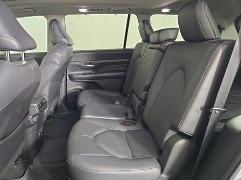 Used 2024 Toyota Grand Highlander FWD image 12