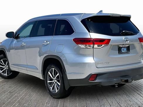 Used 2017 Toyota Highlander XLE AWD/4WD image 6