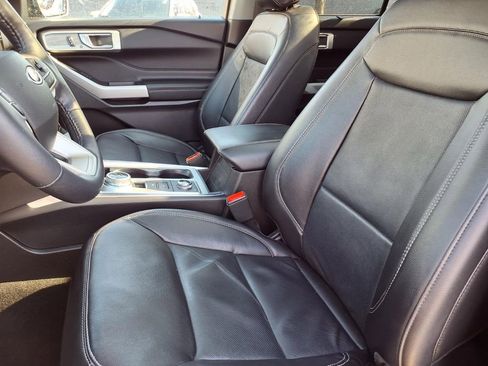 Used 2023 Ford Explorer Limited w/ Class IV Trailer Tow Package image 3