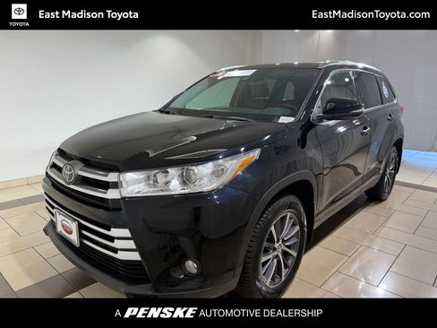 Certified 2019 Toyota Highlander XLE AWD/4WD image 1
