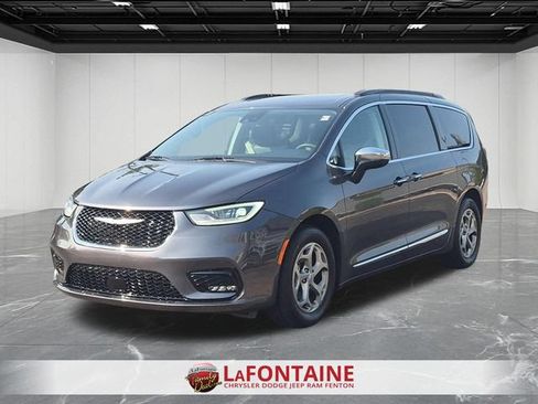 Used 2023 Chrysler Pacifica Limited FWD image 1