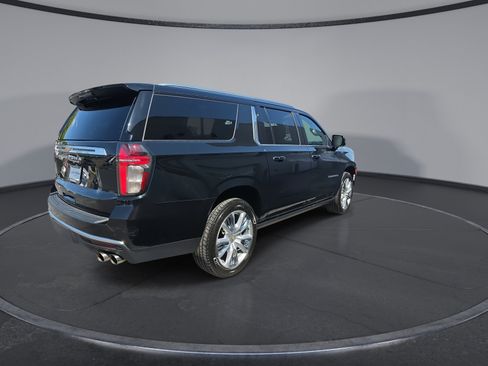Used 2021 Chevrolet Suburban High Country w/ Premium Package AWD/4WD image 8
