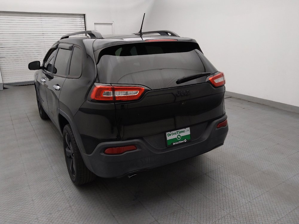 Used 2018 Jeep Cherokee Latitude w/ Altitude Package FWD image 6