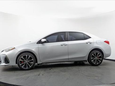 Used 2018 Toyota Corolla SE FWD image 3