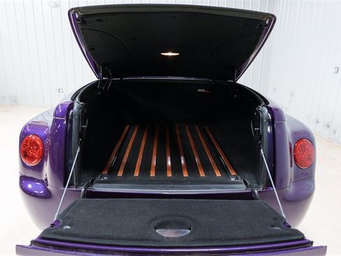Used 2004 Chevrolet SSR w/ Preferred Equipment Group RWD image 10