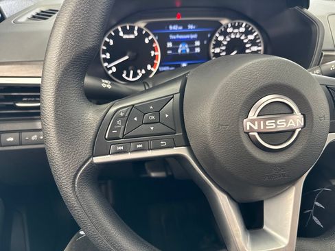 Used 2025 Nissan Altima 2.5 SV FWD image 18