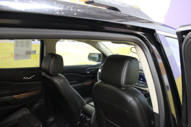 Used 2017 GMC Acadia Denali AWD/4WD image 10