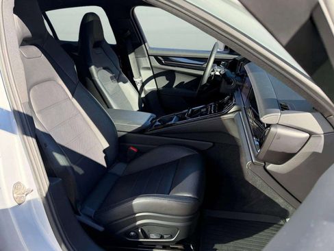 Used 2024 Porsche Panamera image 28