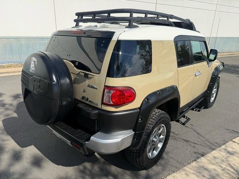 Used 2011 Toyota FJ Cruiser 4WD w/ Upgrade Pkg image 4