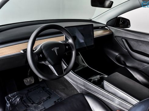 Used 2021 Tesla Model Y Long Range image 15