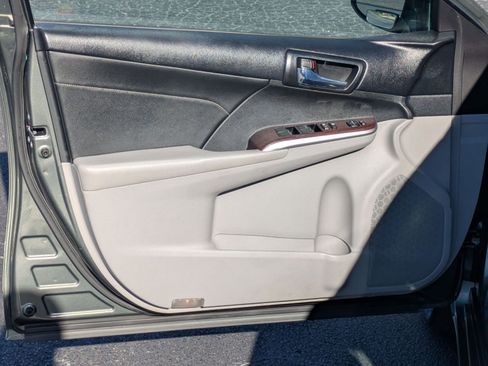 Used 2014 Toyota Camry XLE image 18