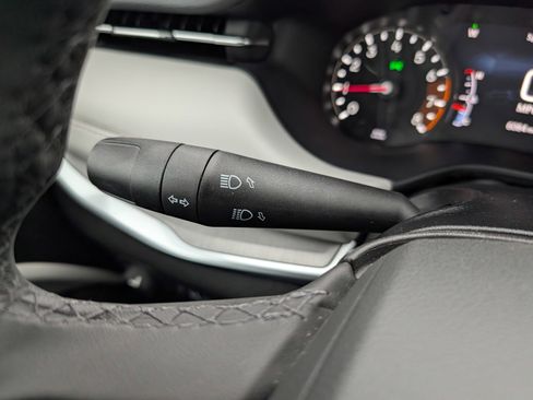 Used 2025 Jeep Compass Limited image 30