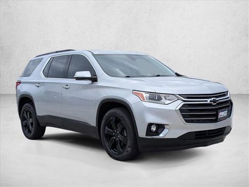 Used 2019 Chevrolet Traverse LT w/ LT Premium Package FWD image 3