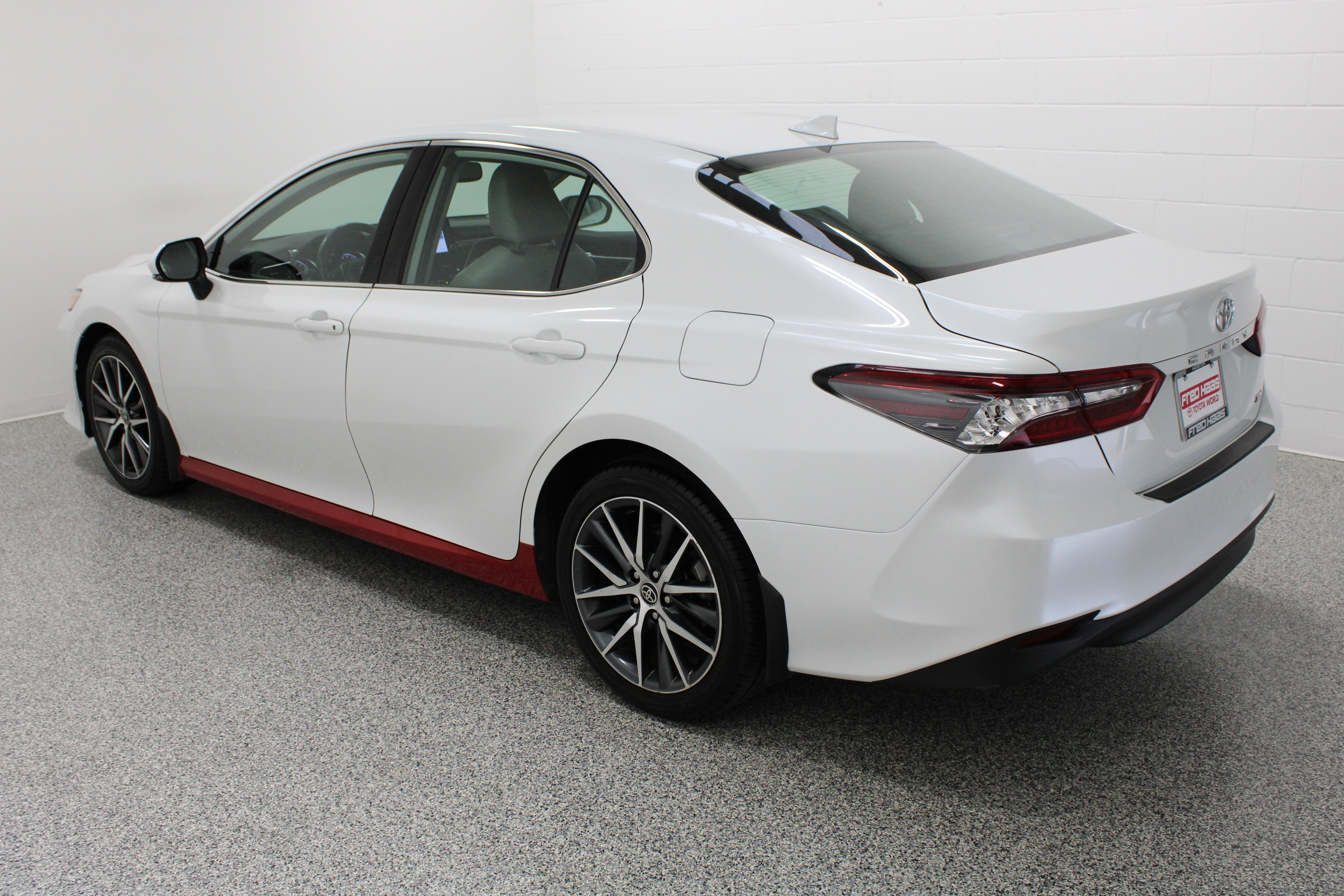 Used 2023 Toyota Camry XLE FWD image 9