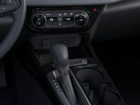 Used 2026 Chevrolet Trax LT FWD image 23