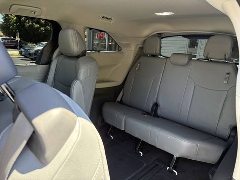 Used 2021 Toyota Sienna Limited FWD image 33