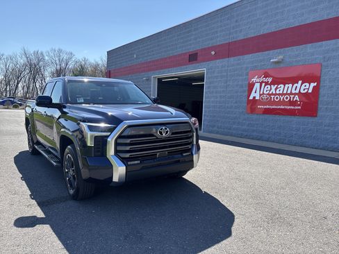 Used 2024 Toyota Tundra Limited AWD/4WD image 1