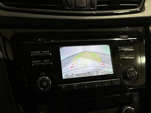Used 2017 Nissan Rogue SV FWD image 15