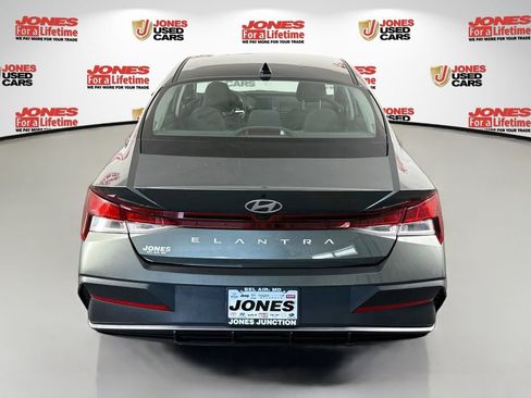 Certified 2024 Hyundai Elantra SE FWD image 15