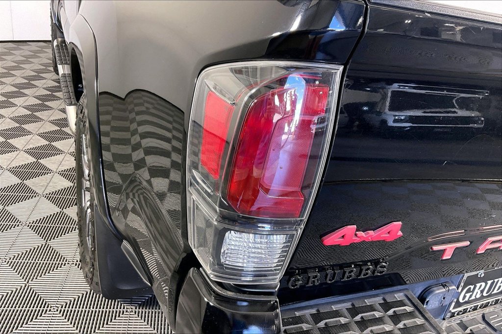 Used 2022 Toyota Tacoma Limited w/ Nightshade Package AWD/4WD image 40