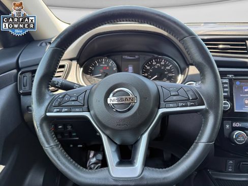 Used 2017 Nissan Rogue SV AWD/4WD image 13