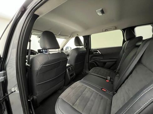 Used 2024 Mitsubishi Outlander SE image 37