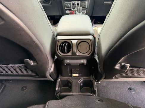 Used 2025 Jeep Gladiator Mojave w/ Convenience Group image 31