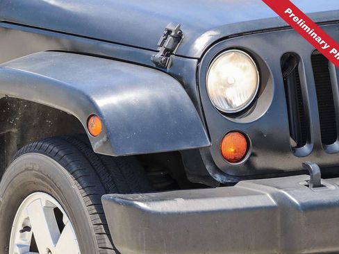 Used 2010 Jeep Wrangler Unlimited Sahara w/ Dual Top Group AWD/4WD image 4