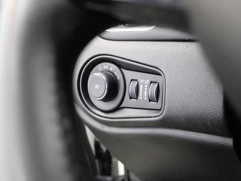 Used 2020 Jeep Renegade Latitude image 34