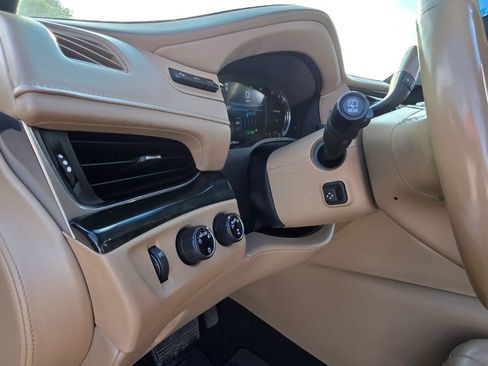 Used 2019 Cadillac Escalade Platinum AWD/4WD image 15