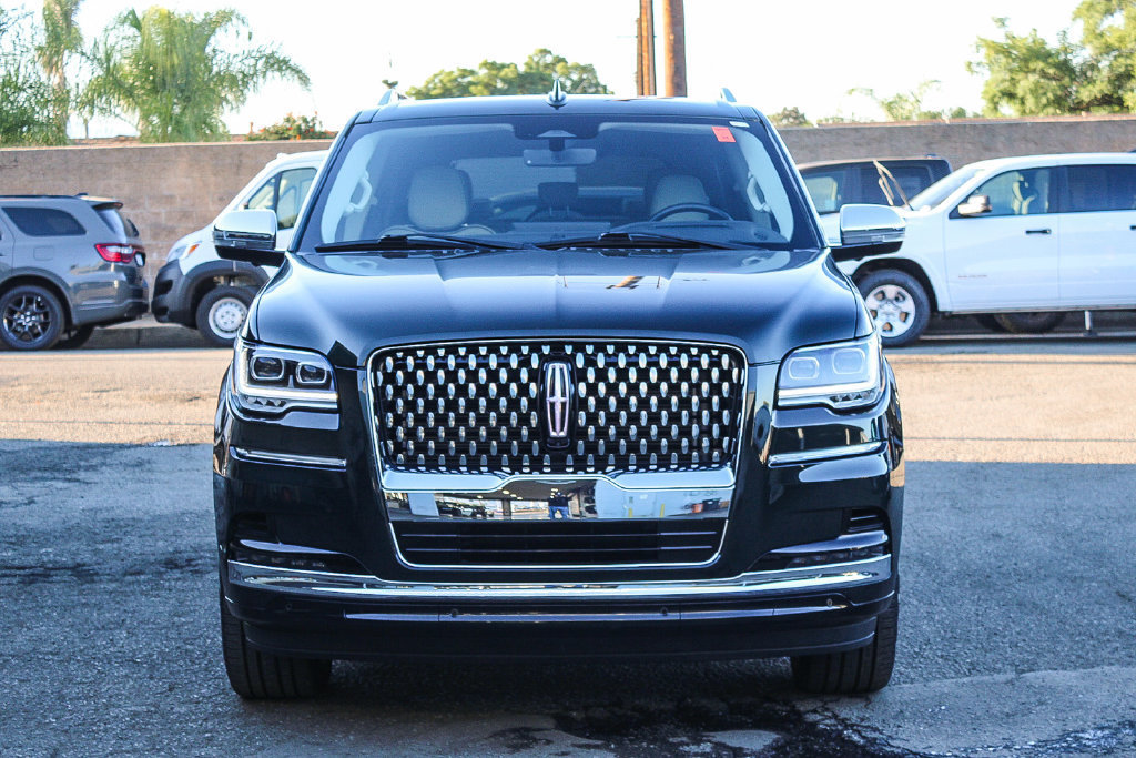 Used 2024 Lincoln Navigator Black Label AWD/4WD image 3