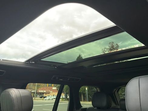 Used 2024 Land Rover Range Rover SE image 46