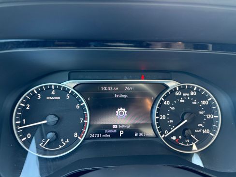Used 2025 Nissan Pathfinder SV FWD image 43