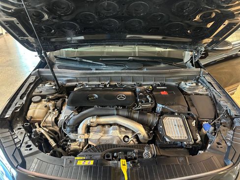 Used 2025 Mercedes-Benz GLB 250 image 36