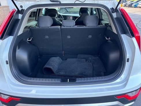 Used 2025 Kia Niro LX FWD image 7