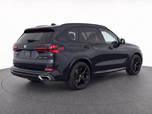 Used 2024 BMW X5 sDrive40i w/ M Sport Package RWD image 3