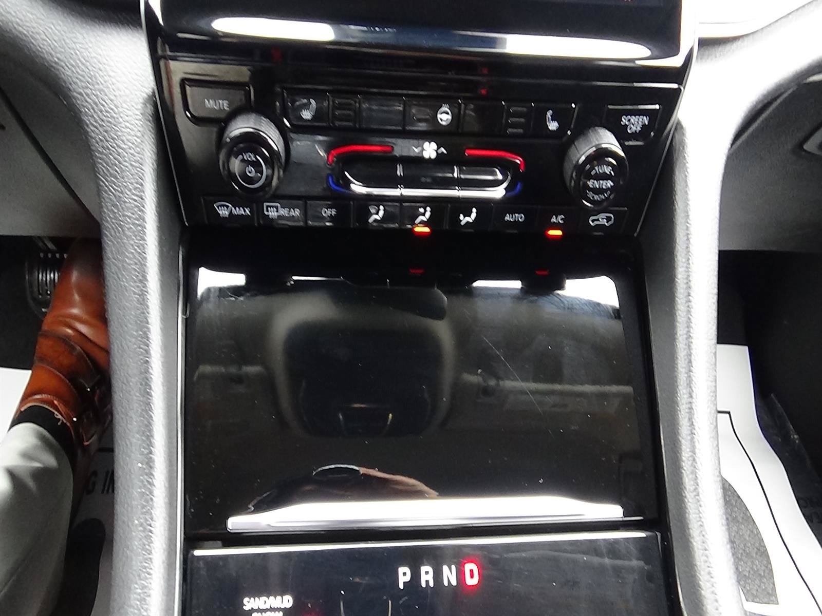 Used 2023 Jeep Grand Cherokee L Limited AWD/4WD image 29