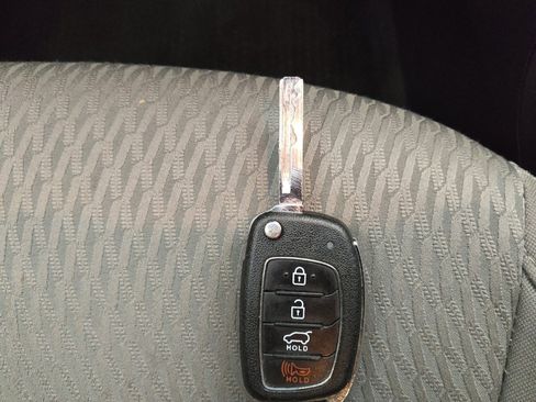 Used 2018 Hyundai Santa Fe SE w/ Cargo Package image 32