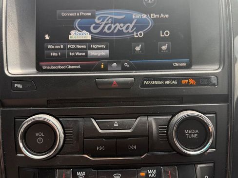Used 2016 Ford Explorer XLT w/ Equipment Group 202A FWD image 8