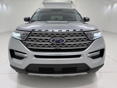 Used 2024 Ford Explorer Limited image 2